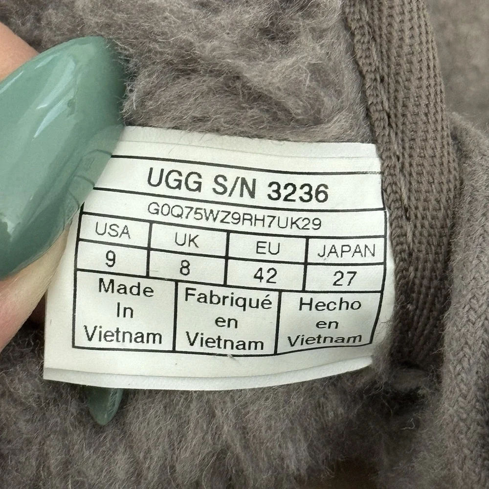 UGG Men's Neumel Chukka Boots‎ Gray Charcoal Suede Fur Lined Lace Up Size 9